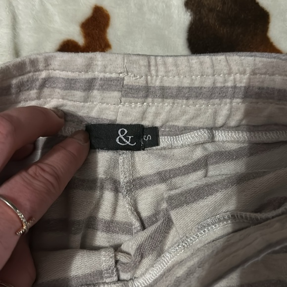 Women’s joggers - Picture 3 of 4